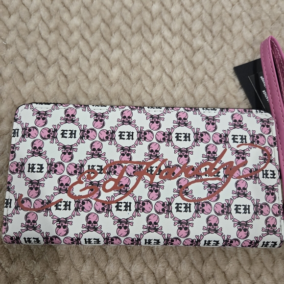 Ed Hardy Women's Studded Wallet & 8 Pair Socks Sz 4-10 Set Pink Skulls Y2K NWT - Picture 7 of 11